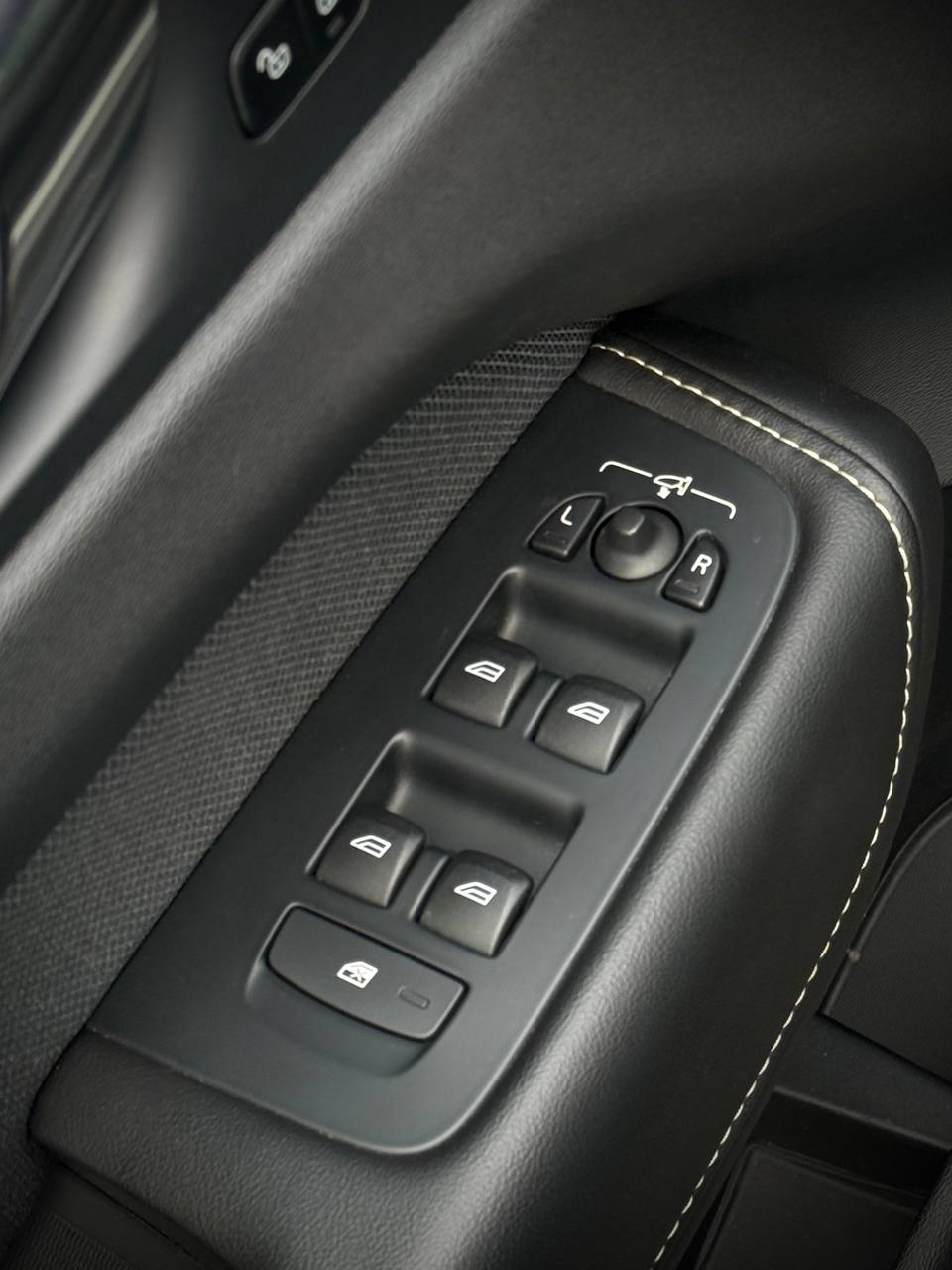 Volvo Xc60 R-design B4 Awd