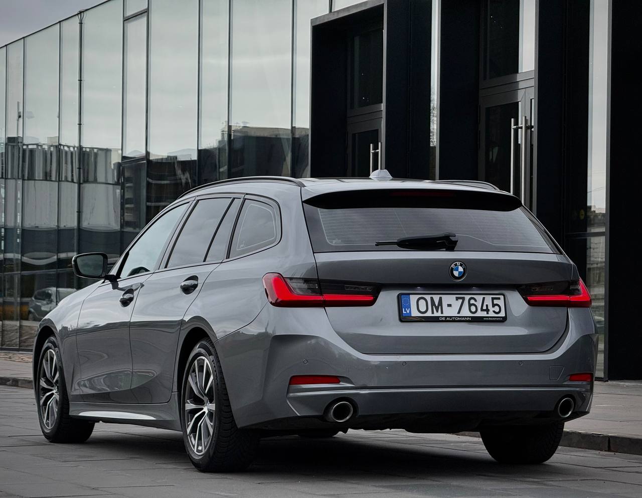 BMW 318d G21